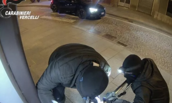 Bancomat fatti saltare