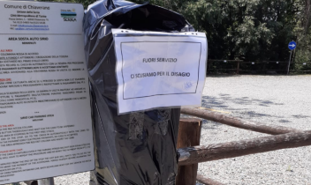 La sbarra del parcheggio era sempre rotta...