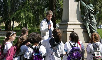 Monumenti imbrattati, la risposta parte dalle scuole: Agenti Pulenti arriva a Chivasso e Rondissone