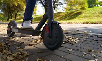 Spacciatori in monopattino e consegne express. Ivrea scopre il lato oscuro del delivery