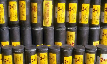 Nucleare, il passato non passa: scorie ferme, costi fuori controllo e nessuna soluzione