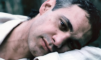 Concerti all&rsquo;alba: il nuovo tour di Cosmo rompe gli schemi (e parte da un&rsquo;idea semplice)