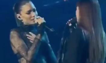 Annalisa ed Elodie omaggiano Ornella Vanoni al Palasport di Roma (VIDEO)