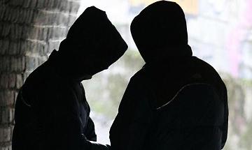 Una soffiata smaschera un giro di spaccio in una casa a Rivarossa. I carabinieri trovano il pusher nascosto nell'armadio