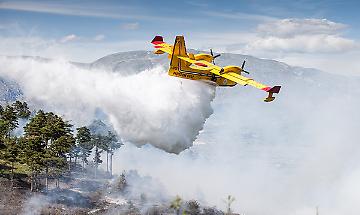 TRANA. Fiamme in Val Sangone, arrivano i Canadair