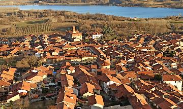 Venerd&igrave; dal Sindaco: In riva al Lago e sulle Colline di un paese ricco di Storia e di Spirito di solidariet&agrave;