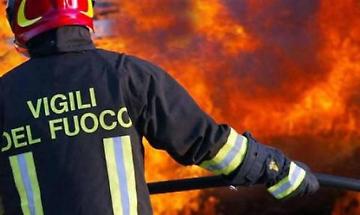 Paura a Foglizzo: auto in fiamme mentre il proprietario va a fare la spesa