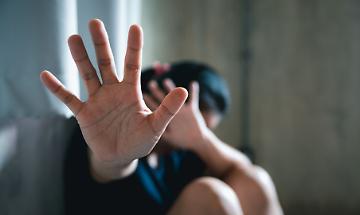 Svegliati con schiaffi e insultati ogni giorno nella comunit&agrave; per disabili