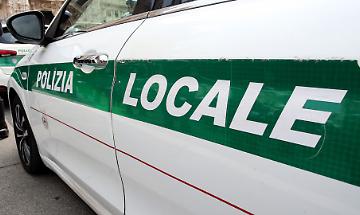 Card truccate all'autolavaggio: a Collegno 40enne denunciato, truffa sventata dalla polizia locale