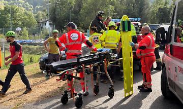 Panda si ribalta sulla strada per il Rifugio Barbara: tre ragazze gravemente ferite