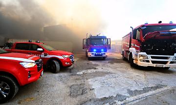 Scontro tra auto e scuolabus