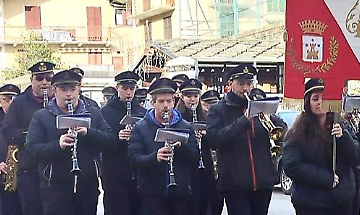 La Fanfara Cantoirese durante la sfilata per le vie del paese