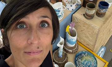 La titolare di iBento Pottery