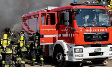 Fiamme nella notte a San Gillio, incendio colpisce un&rsquo;azienda agricola e scatta l&rsquo;ipotesi dolosa