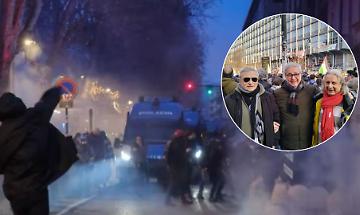 Gli scontri a Torino e, nel cerchio, l'assessore Fabrizio Debernardi