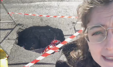 Strada San Mauro sventrata da un cratere, Bertolla ostaggio di una voragine: &ldquo;Possono volerci ancora 45 giorni&rdquo;