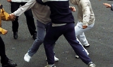 Sangue e sedie spaccate alla stazione di Ivrea: rissa violenta al Buffet di Adriano Vaglio