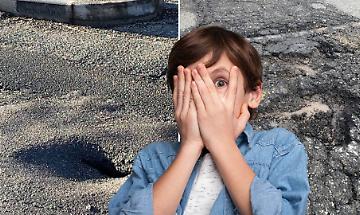 A San Mauro Torinese c'&egrave; una strada che sprofonda: i cittadini lanciano l'allarme, scoppia la polemica