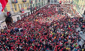 Ivrea consegna la citt&agrave; al Generale: il Gioved&igrave; Grasso accende piazze e tradizione