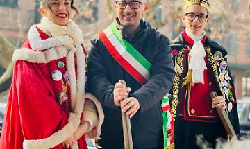 Il Carnevalone fa 76: paese in festa con il Re e la Regina del Fuoco