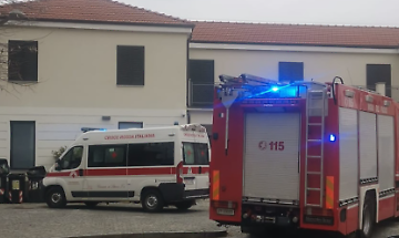 Malore sul treno a Settimo Torinese, uomo disteso a terra soccorso in stazione