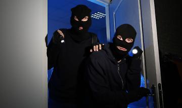 Raid di ladri nella notte a Pertusio: almeno tre case colpite in diverse zone del paese