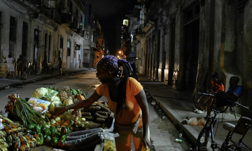 Chi decide quando torna la luce a Cuba, nell&rsquo;isola dai colori accesi e dall&rsquo;energia negata