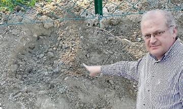 Area cani fatta coi piedi: dopo 20 giorni &egrave; gi&agrave; un colabrodo