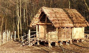 Montalto Dora, viaggio nella Preistoria: il Parco del Lago Pistono riapre con un evento immersivo
