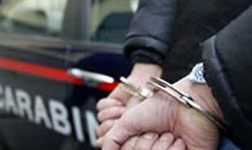 Violenza tra le mura domestiche: botte, minacce e pedinamenti. Due arresti a Settimo Torinese