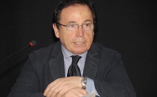 CAVOUR. Corona di fiori sulla tomba di Giovanni Giolitti nel 90esimo della morte