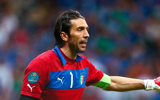 Buffon al portiere 13enne picchiato a Collegno: "Rispondi con il perdono". Anche Donnarumma lo invita a Coverciano