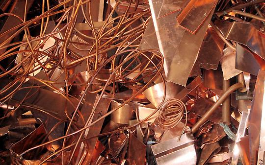 NONE. Saccheggi di rame nei cimiteri, denunciati due italiani