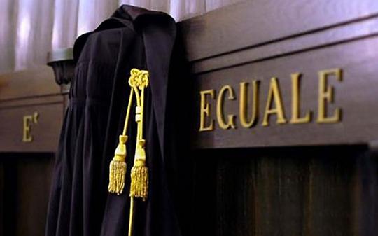 CUMIANA. Intascò mandati di pagamento del Comune, impiegata a giudizio
