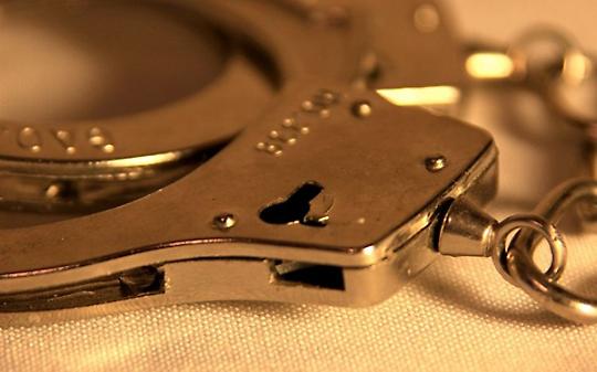 CAVOUR. Tentano svaligiare concessionaria, sparatoria, due arresti