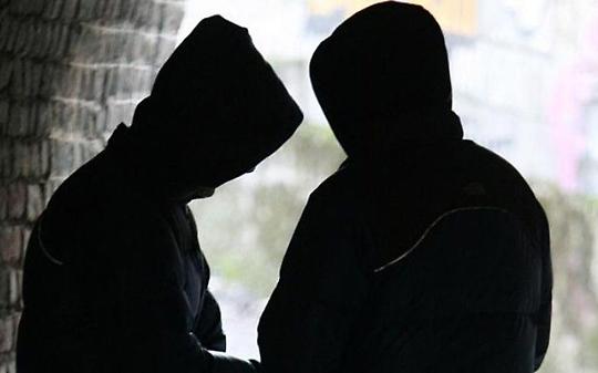 Una soffiata smaschera un giro di spaccio in una casa a Rivarossa. I carabinieri trovano il pusher nascosto nell'armadio