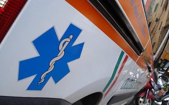 TROFARELLO. Sul tetto del treno per far colpo sulla fidanzata, 16enne sviene