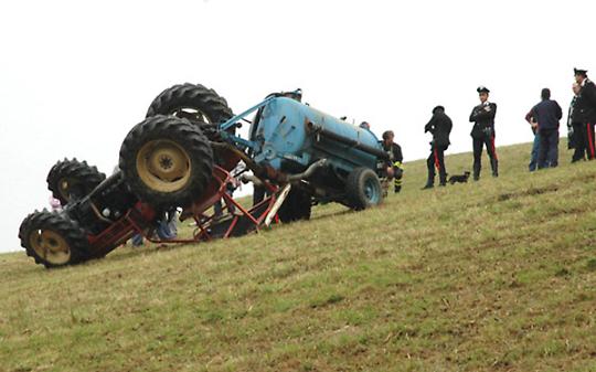 BALDISSERO TORINESE. Incidenti lavoro: trattore si ribalta, morto viticultore