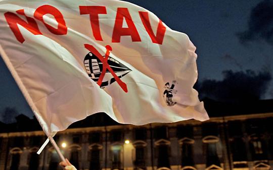 CHIOMONTE. Riparte l'assedio No Tav. Salvini, accelerare i lavori