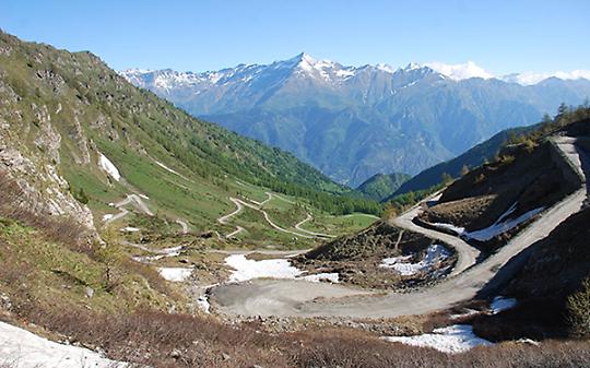 FENESTRELLE. Ultimi ritocchi a Fenestrelle per il passaggio del Giro d&rsquo;Italia