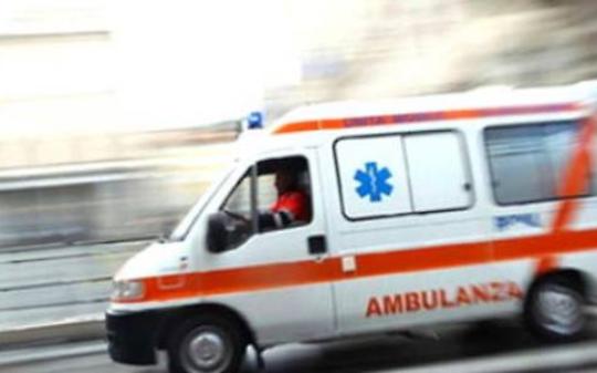LA LOGGIA. Auto sbanda e si schianta contro guardrail, morta donna