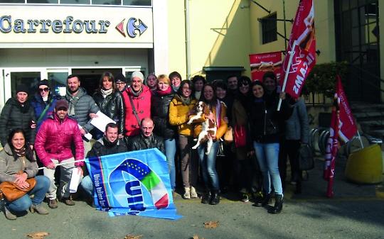 TROFARELLO. Ipermercato Carrefour non piace, 500 esuberi in Italia