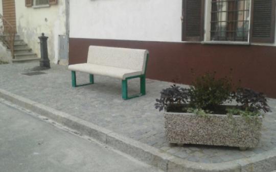 VESTIGNE. Rifatto un angolo di piazza San Giovanni in frazione Tina