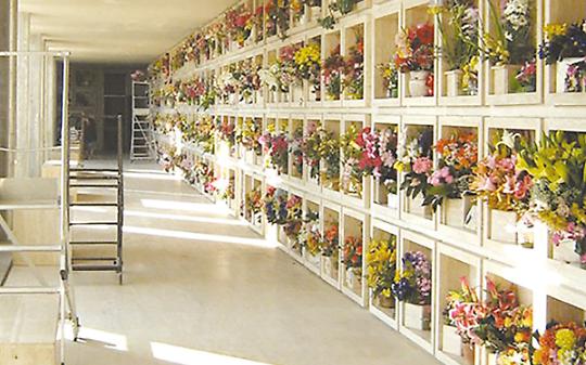 Dramma al cimitero: il custode si toglie la vita