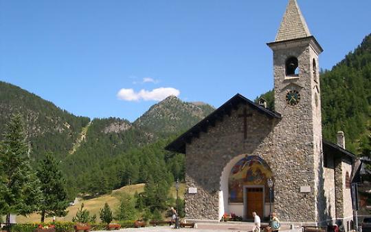 CLAVIERE. Corteo 'No Border' a Capodanno in Valle di Susa Bruciata piccola croce per protesta contro sgombero presidio Claviere