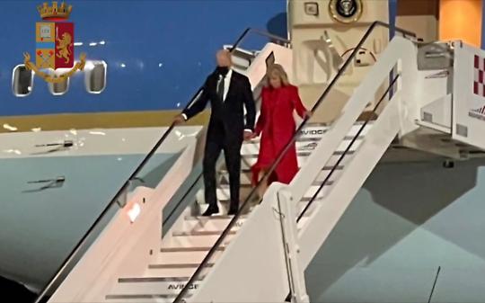 Roma. L'Arrivo di Biden a Fiumicino (VIDEO)