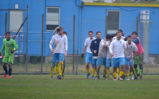 CALCIO. PRIMA CATEGORIA. Il Montanaro schianta il Gassino SR e resta in vetta da solo