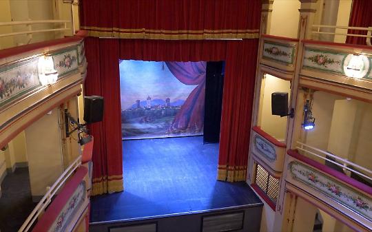 “La Bagna Cauda del Commissario Agenore Pautasso” accende il Teatro Fernandi di Valperga