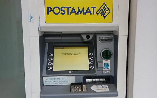 Rapinatori pasticcioni? Fallisce l'assalto al bancomat delle Poste