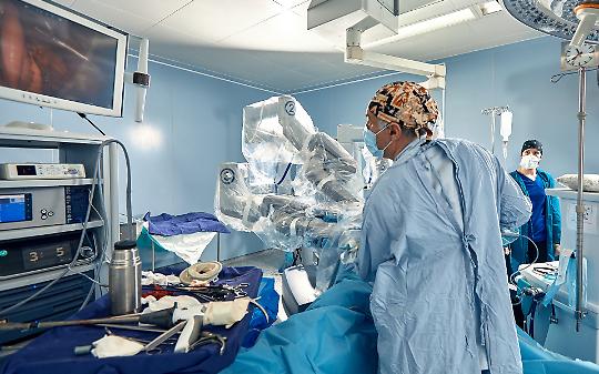 Tumore alla prostata, all’Irccs di Candiolo intervento con robot, intelligenza artificiale e realtà aumentata